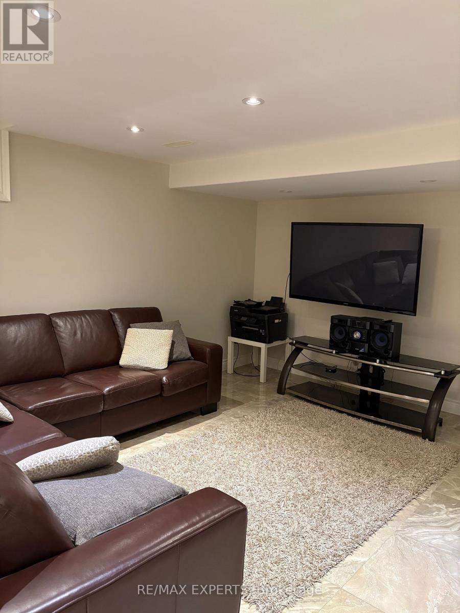 220 Twin Hills Crescent, Vaughan (Vellore Village), Ontario  L4H 0H2 - Photo 9 - N12879660