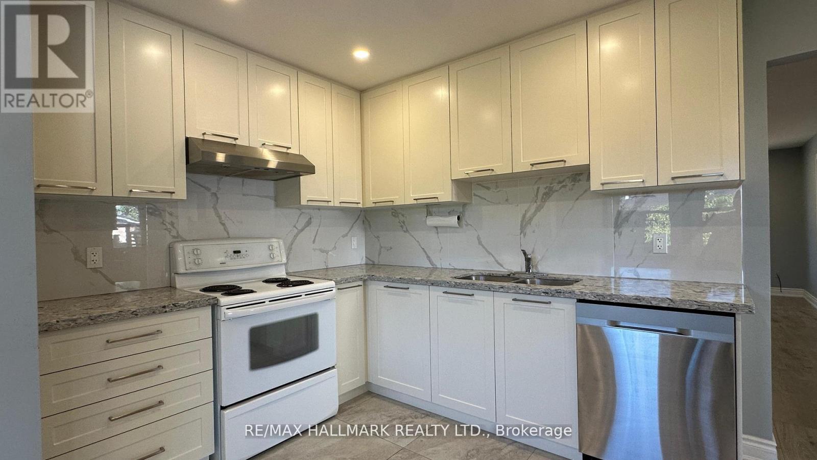 361 Terry Drive, Newmarket, Ontario  L3Y 5E7 - Photo 7 - N12879692