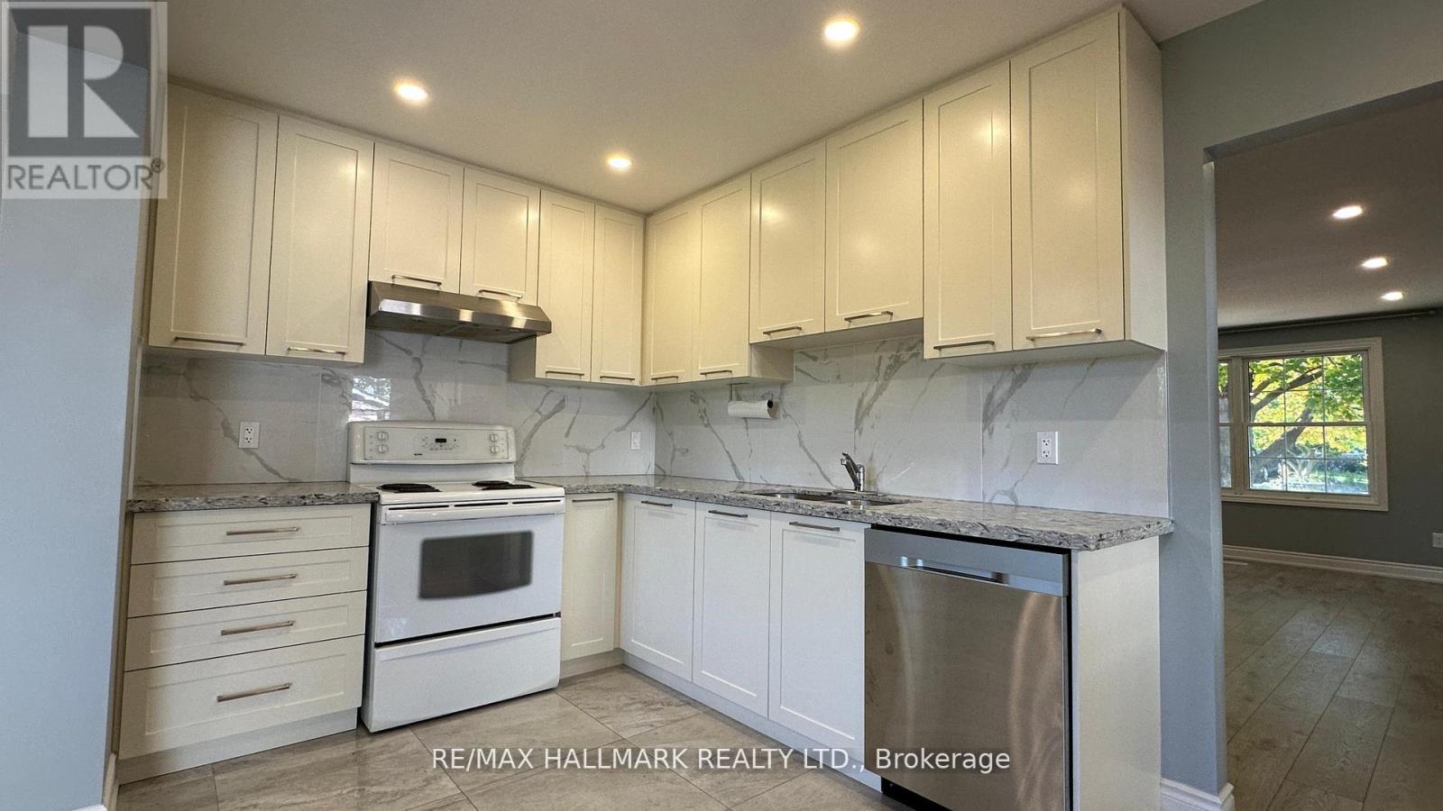 361 Terry Drive, Newmarket, Ontario  L3Y 5E7 - Photo 8 - N12879692