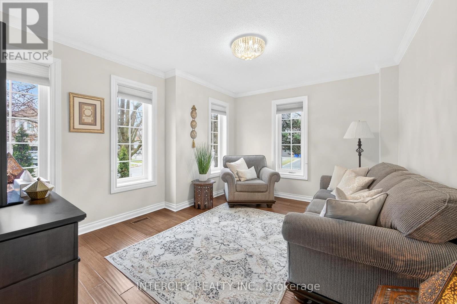 63 Deerglen Terrace, Aurora, Ontario  L4G 6Y2 - Photo 7 - N12879720