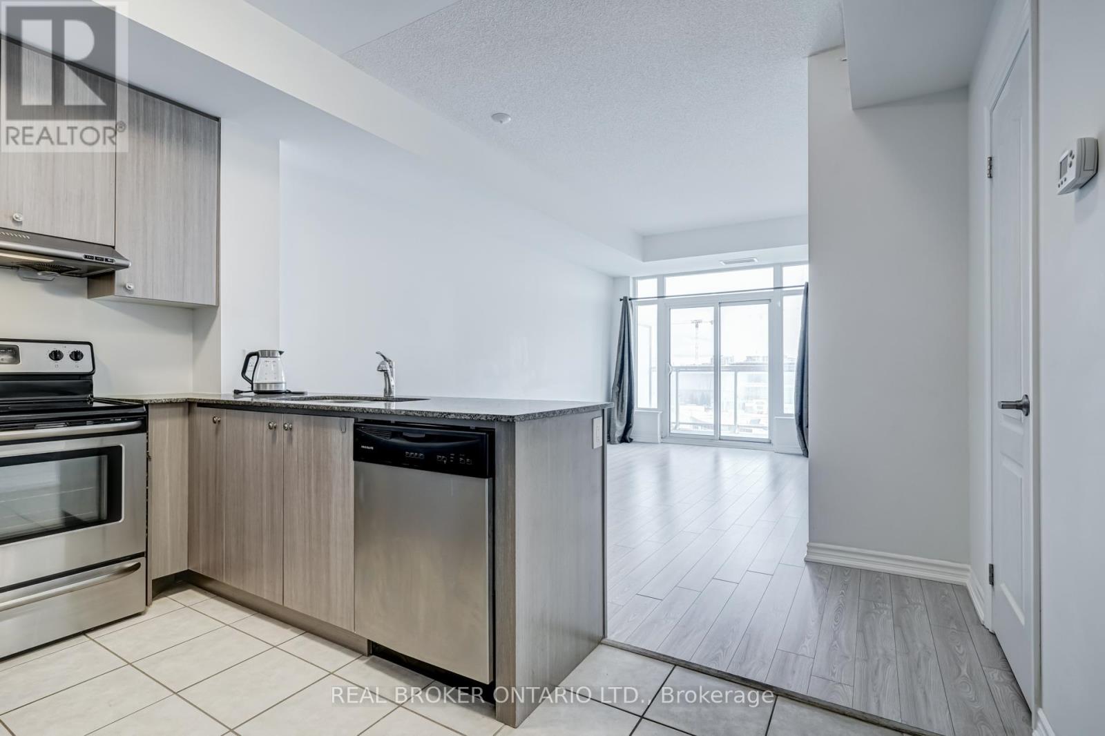 618 - 8323 Kennedy Road, Markham (Village Green-South Unionville), Ontario  L3R 5W7 - Photo 5 - N12879730