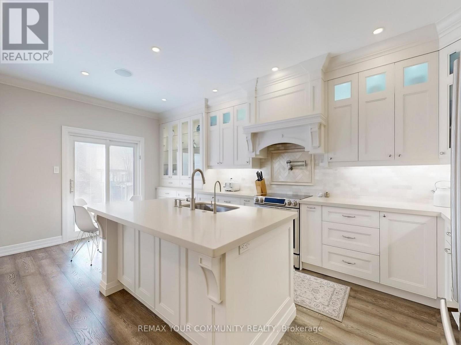 32 D'eva Drive, Vaughan, Ontario  L4J 0G1 - Photo 10 - N12879762