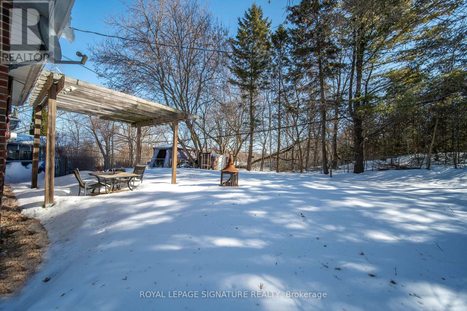 21 Huron Court, Aurora, Ontario  L4G 2X7 - Photo 3 - N12879774