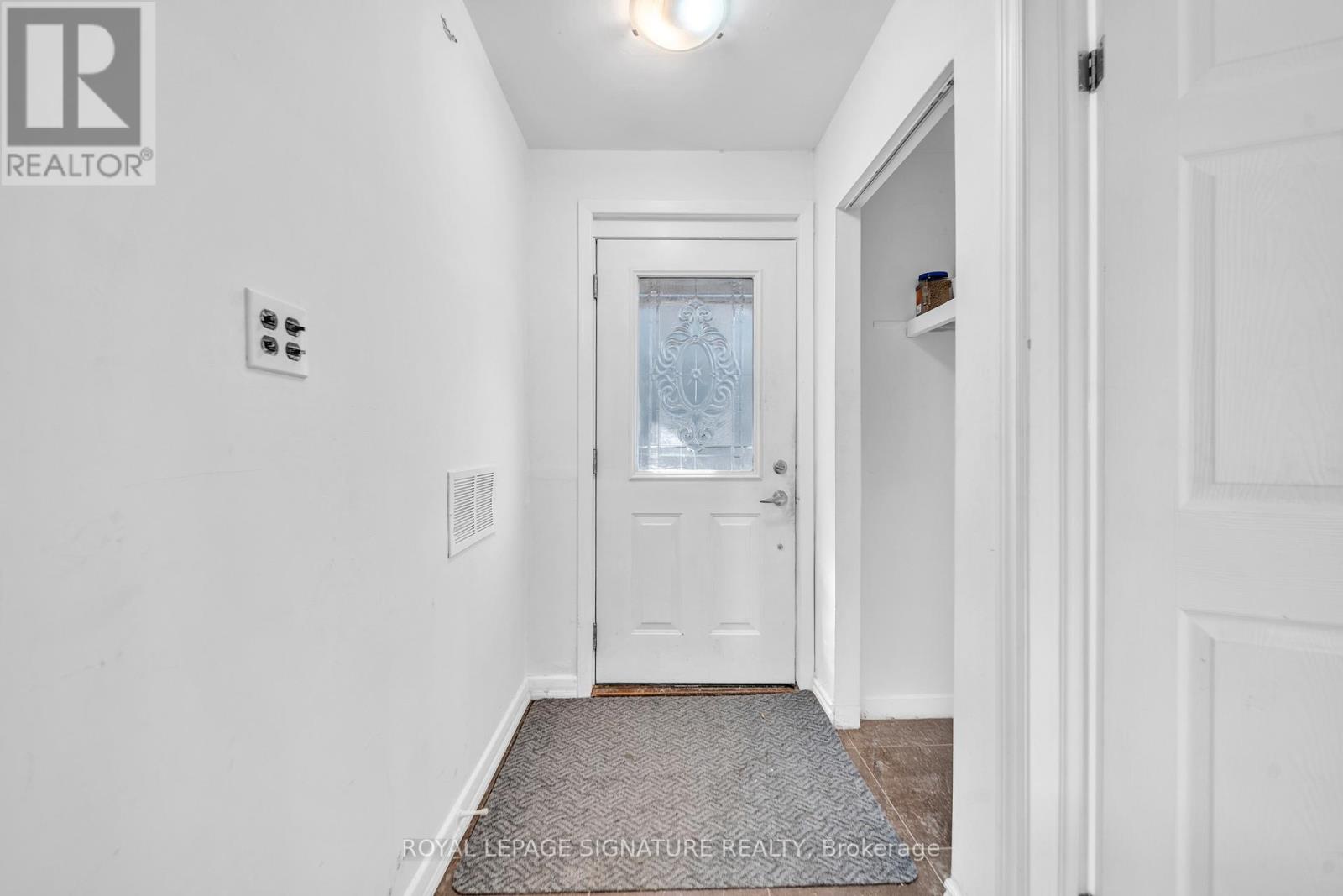 21 Huron Court, Aurora, Ontario  L4G 2X7 - Photo 5 - N12879774