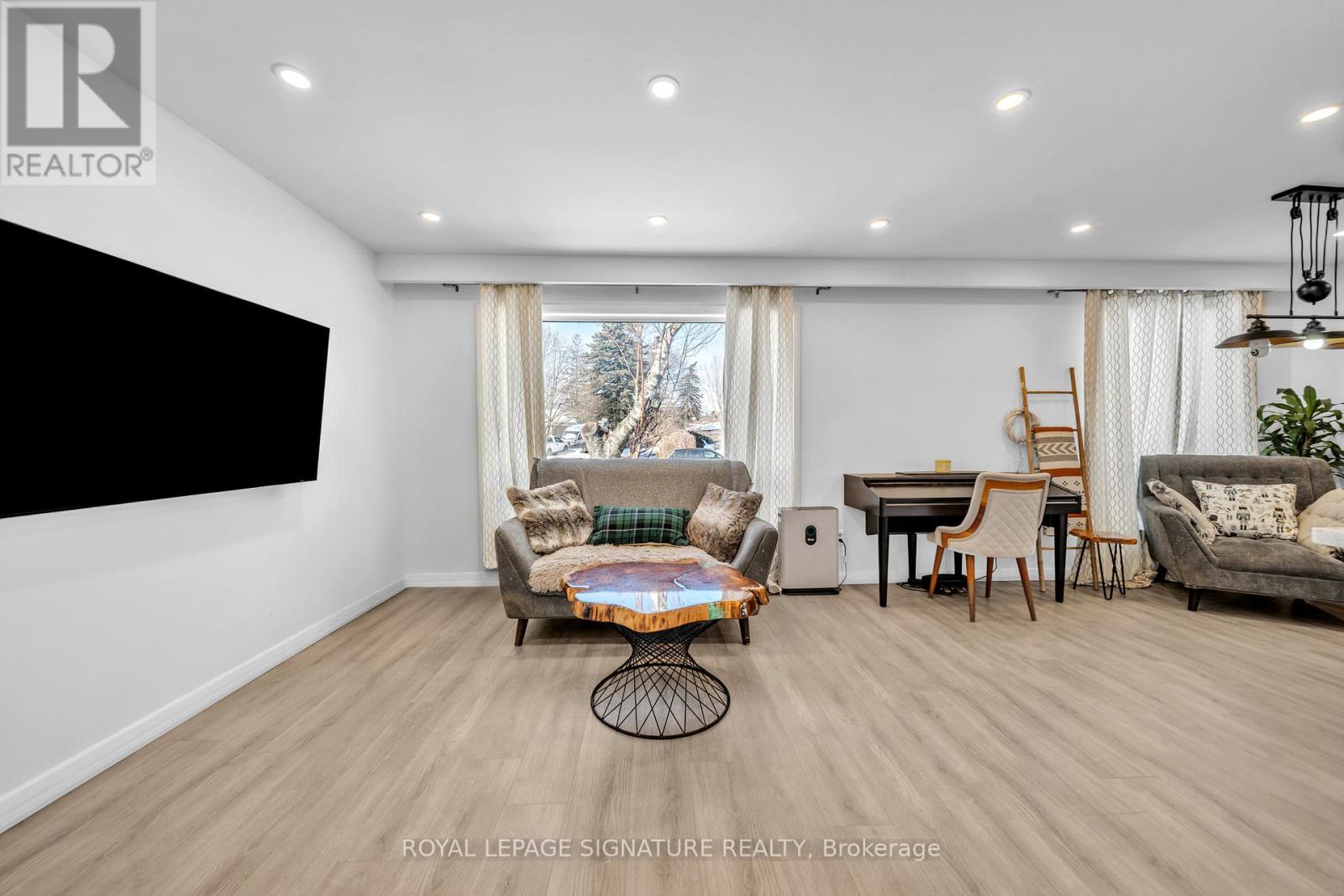 21 Huron Court, Aurora, Ontario  L4G 2X7 - Photo 6 - N12879774