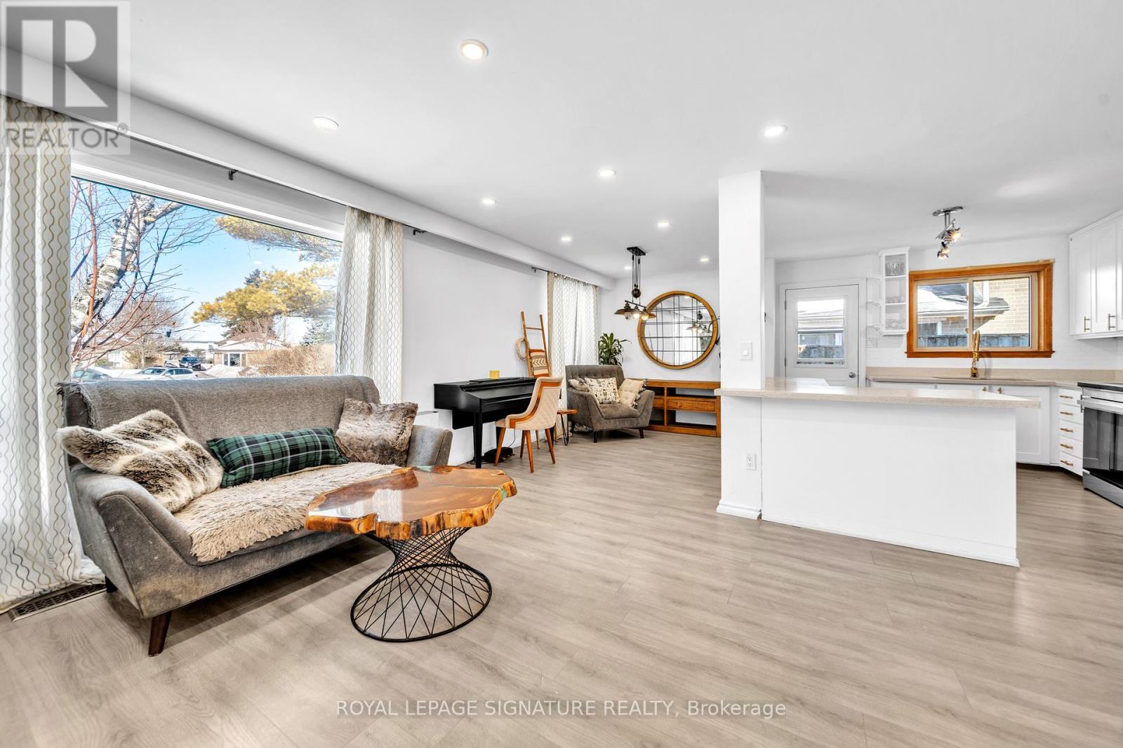 21 Huron Court, Aurora, Ontario  L4G 2X7 - Photo 7 - N12879774