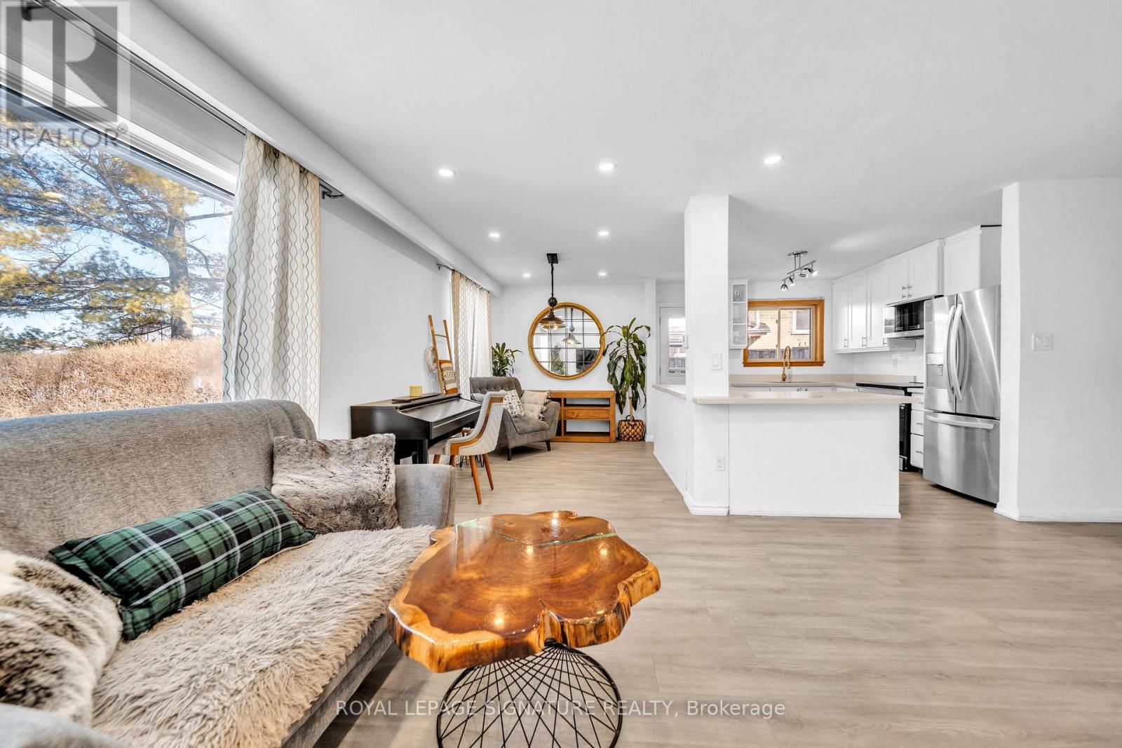 21 Huron Court, Aurora, Ontario  L4G 2X7 - Photo 8 - N12879774