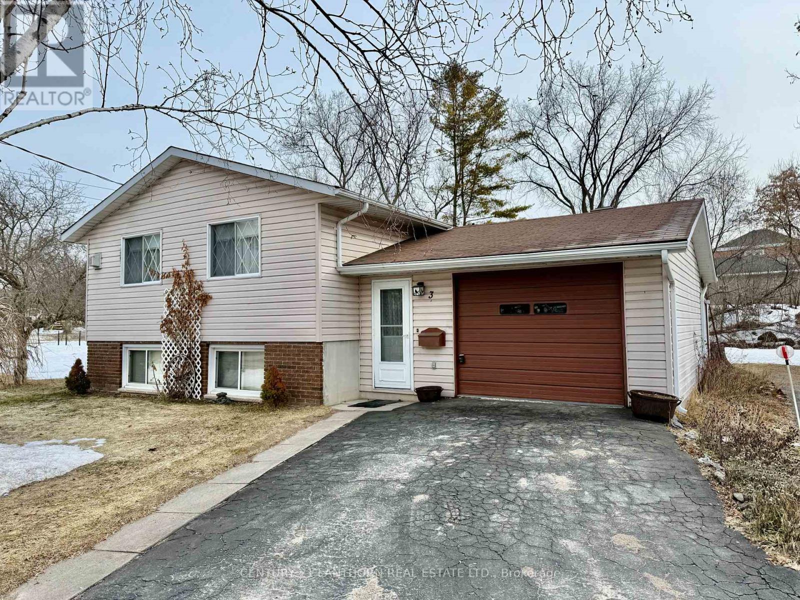 3 CHAMPLAIN STREET, Centre Hastings, Ontario