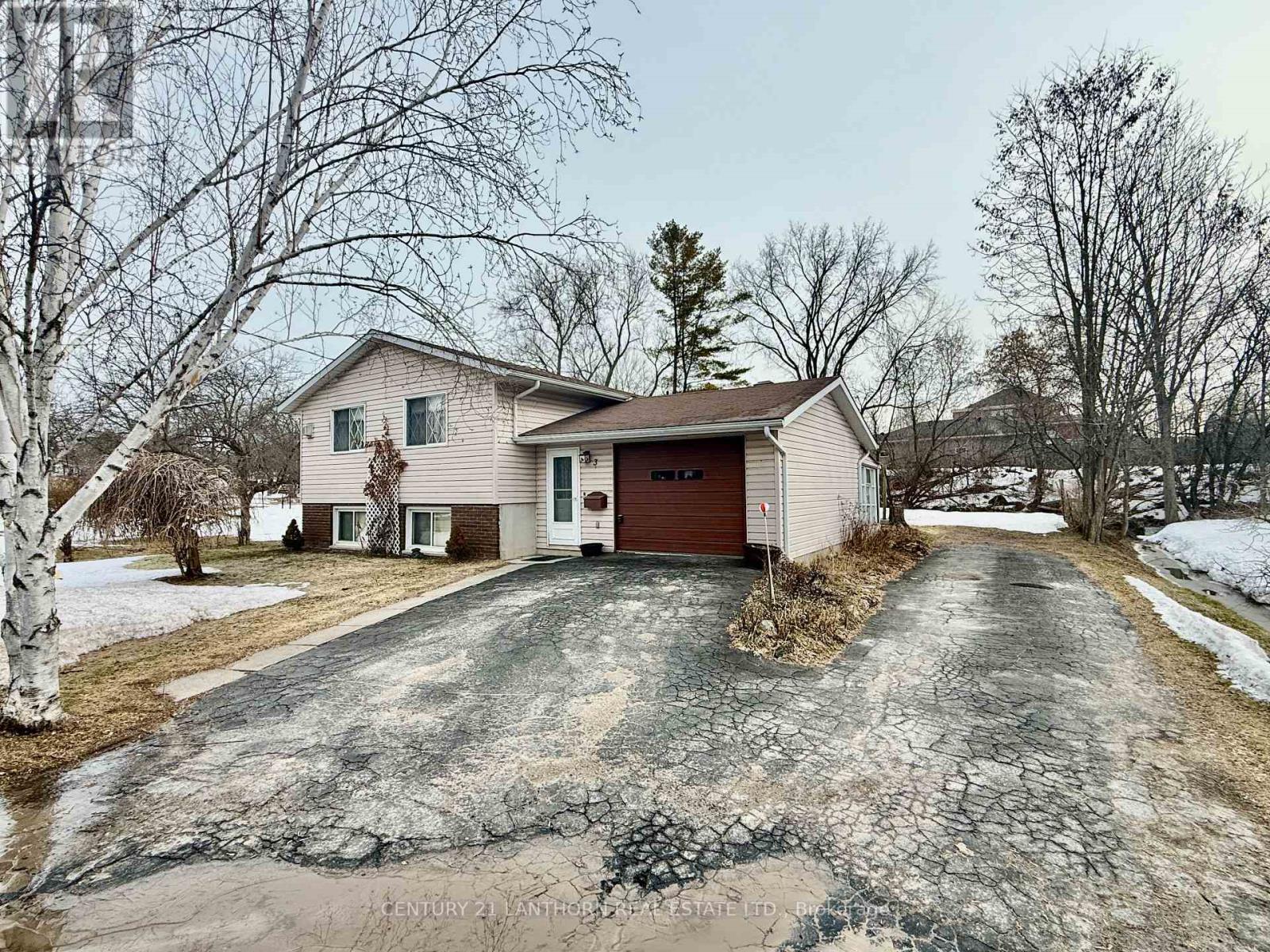 3 Champlain Street, Centre Hastings, Ontario  K0K 2K0 - Photo 2 - X12828472