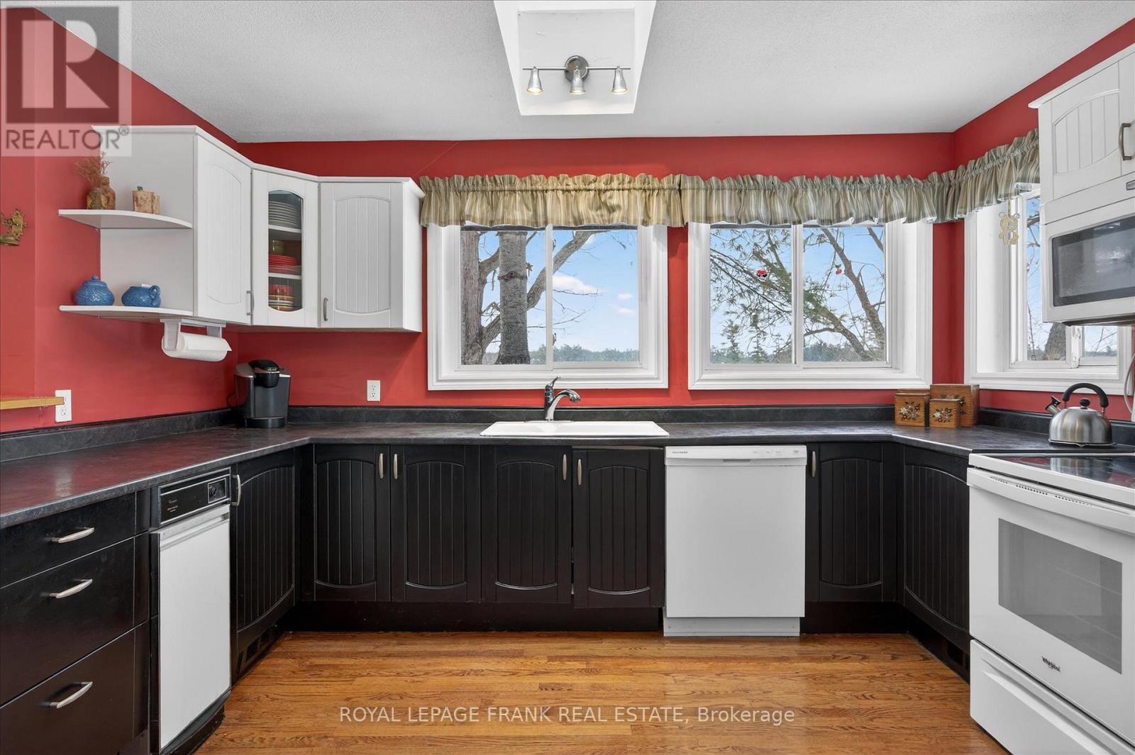 1855 South Bayshore Road E, Douro-Dummer, Ontario  K0L 2H0 - Photo 9 - X12869796