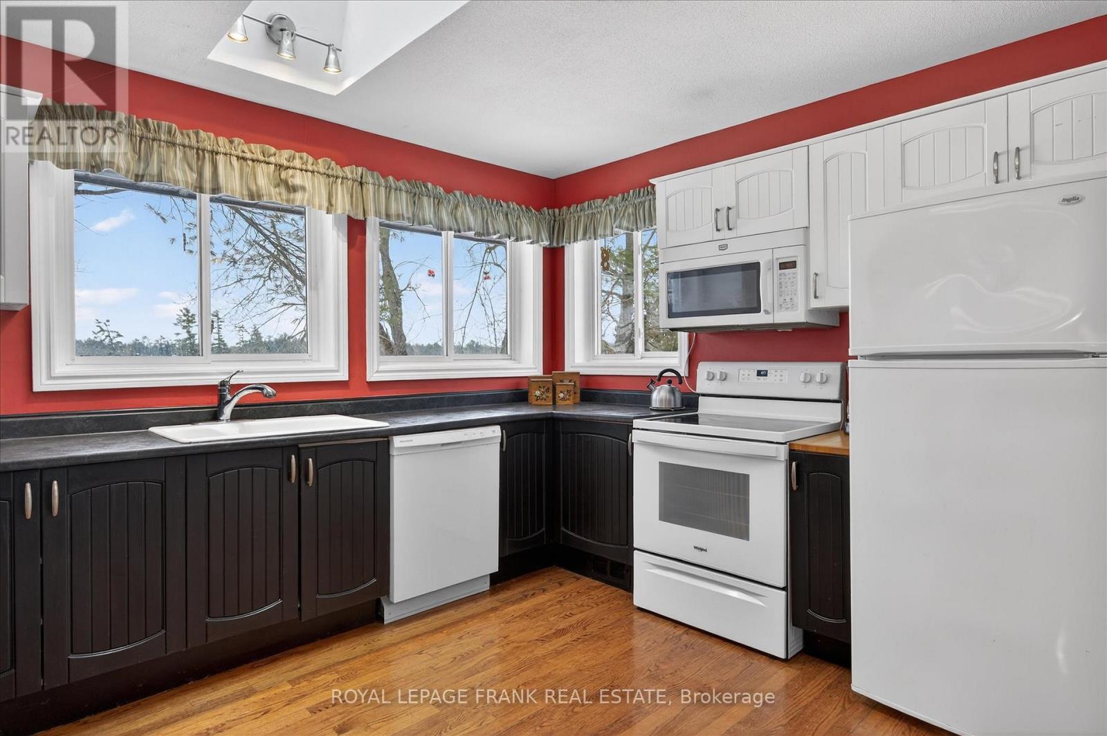 1855 South Bayshore Road E, Douro-Dummer, Ontario  K0L 2H0 - Photo 8 - X12869796