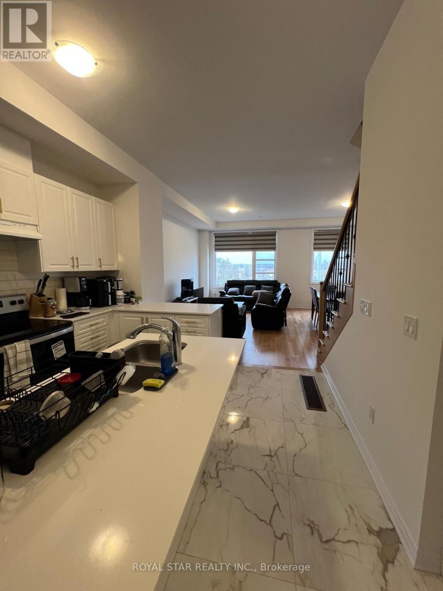 73 Inverary Crescent, Vaughan, Ontario  L4H 5G9 - Photo 4 - N12863668