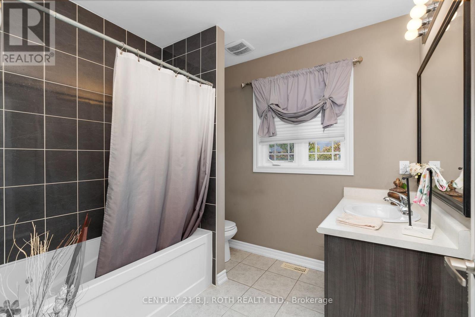 221 Harvie Road, Barrie (Holly), Ontario  L4N 9P8 - Photo 20 - S12879610