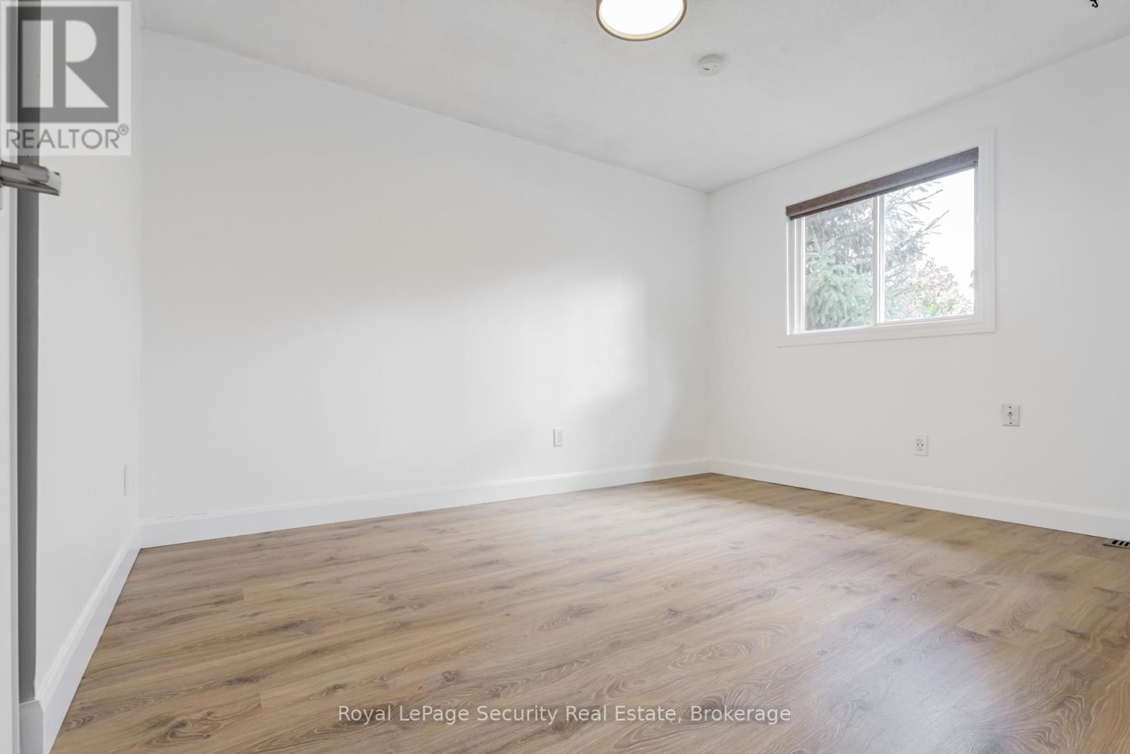 32 Wilson Court, Barrie (Allandale), Ontario  L4N 5K8 - Photo 10 - S12879614