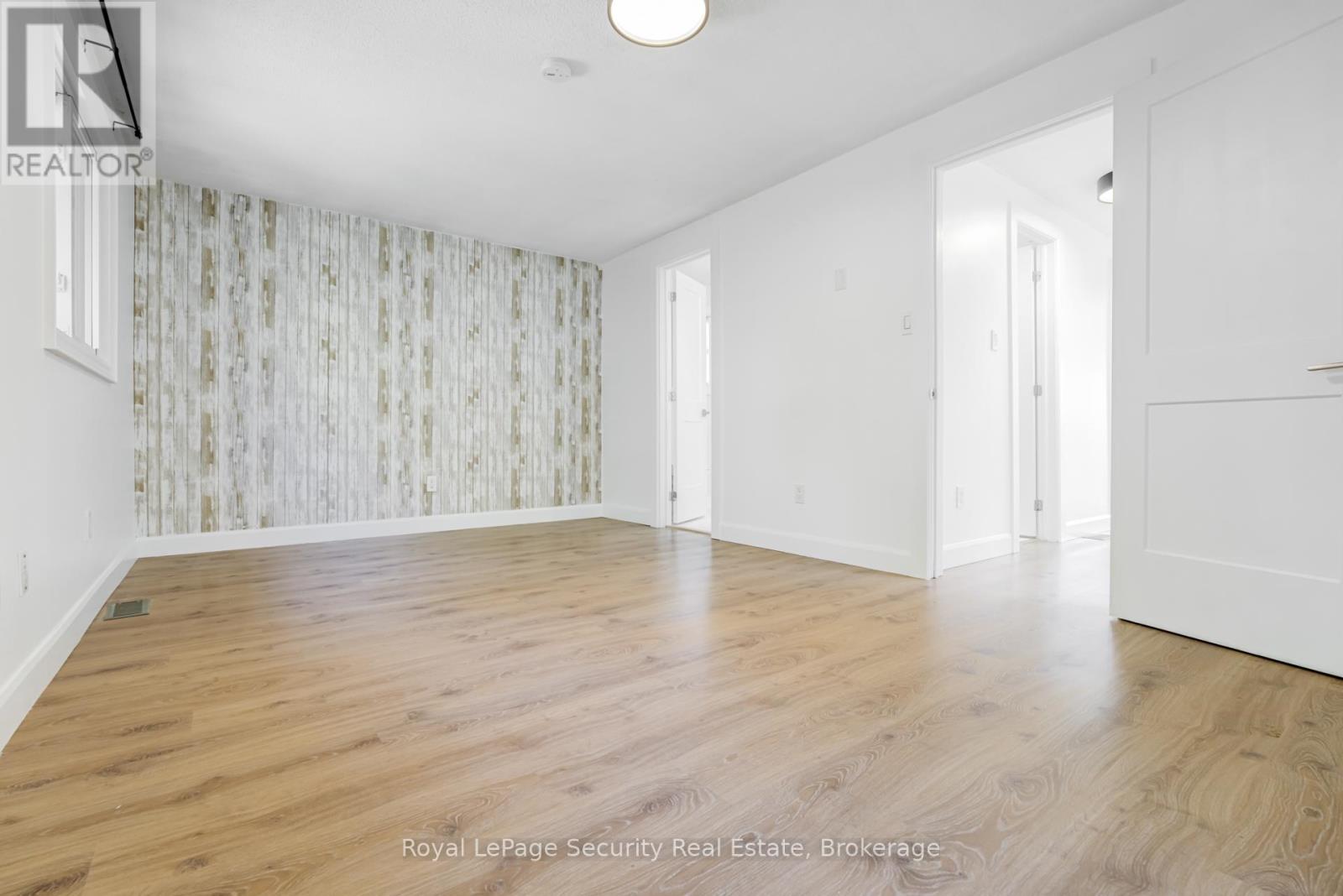 32 Wilson Court, Barrie (Allandale), Ontario  L4N 5K8 - Photo 11 - S12879614