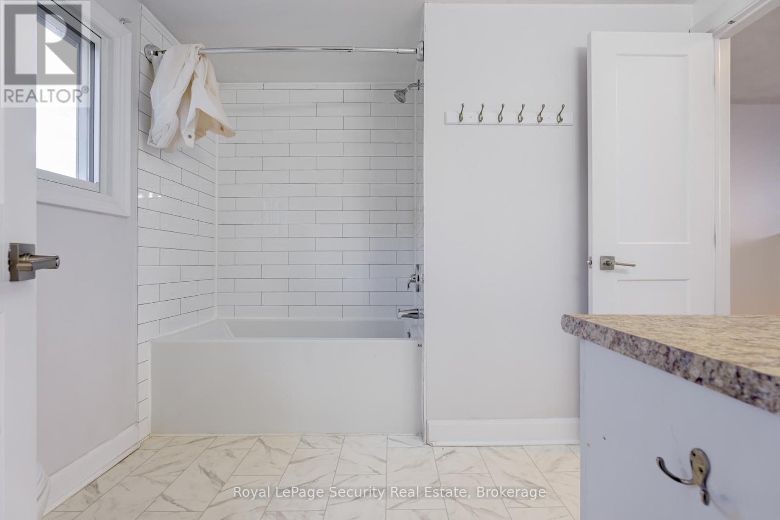 32 Wilson Court, Barrie (Allandale), Ontario  L4N 5K8 - Photo 14 - S12879614