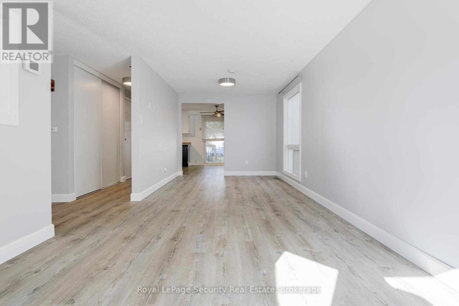 32 Wilson Court, Barrie (Allandale), Ontario  L4N 5K8 - Photo 2 - S12879614