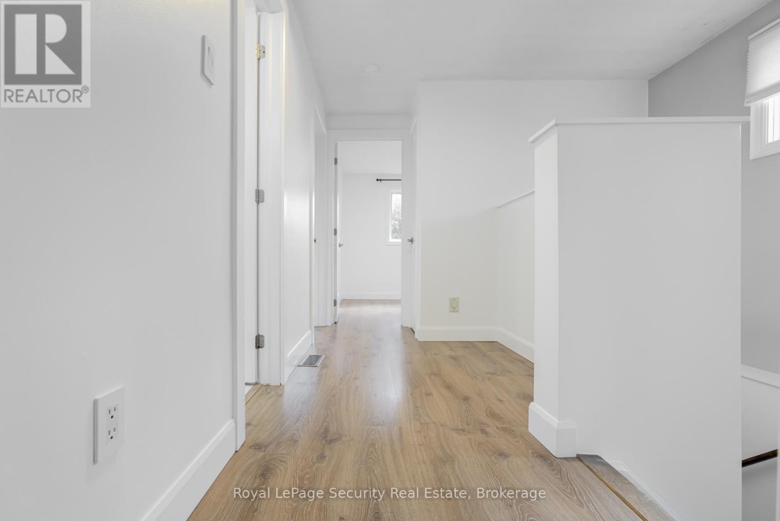 32 Wilson Court, Barrie (Allandale), Ontario  L4N 5K8 - Photo 8 - S12879614