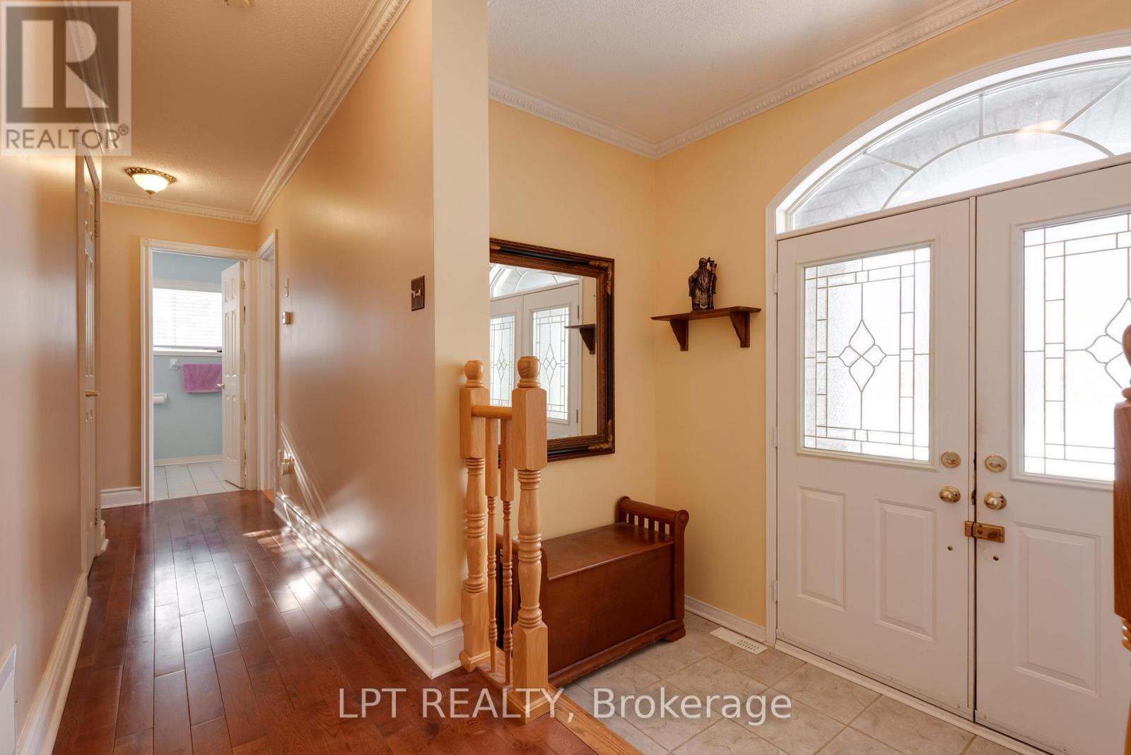 1 Bay Court, Wasaga Beach, Ontario  L9Z 1P7 - Photo 2 - S12879776