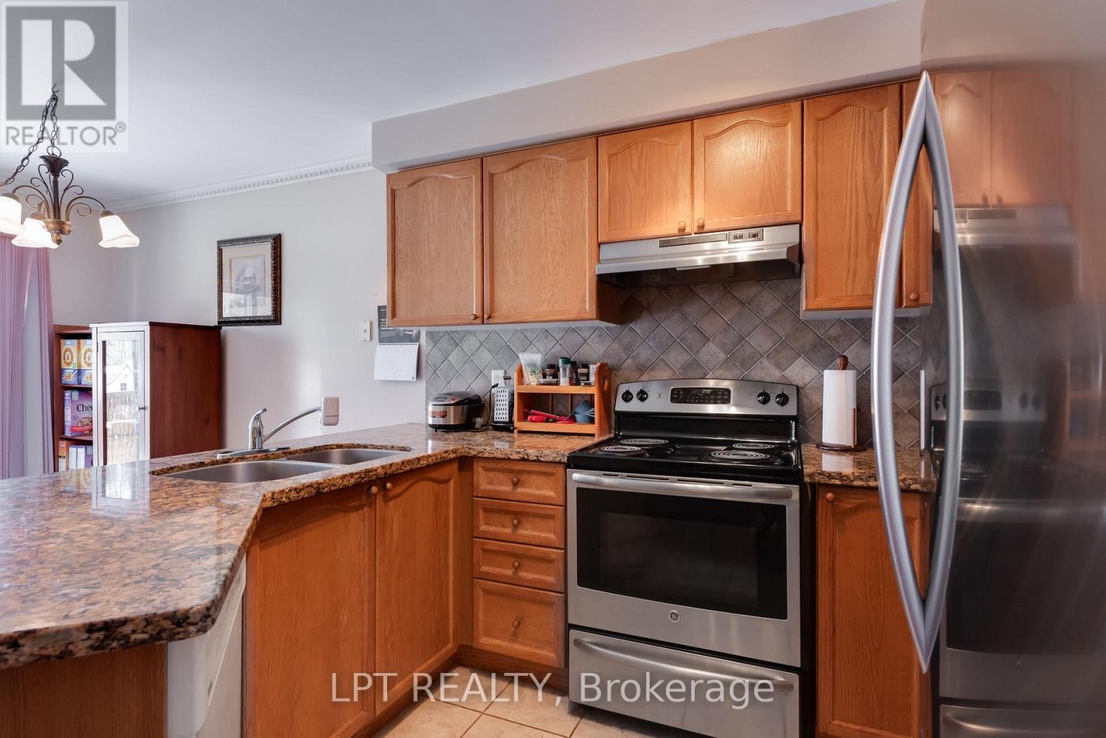 1 Bay Court, Wasaga Beach, Ontario  L9Z 1P7 - Photo 7 - S12879776