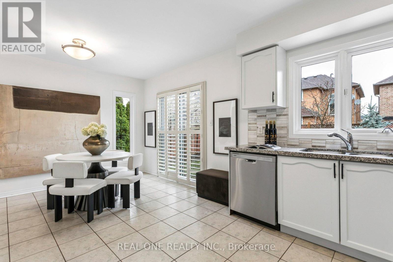 2262 Pell Crescent, Oakville, Ontario  L6M 3T6 - Photo 20 - W12876568