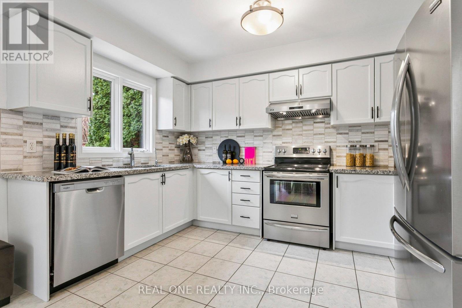 2262 Pell Crescent, Oakville, Ontario  L6M 3T6 - Photo 18 - W12876568