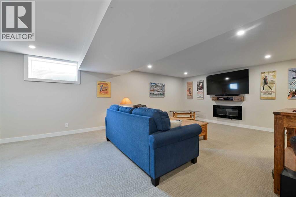 6427 Lombardy Crescent Sw, Calgary, Alberta  T3E 5R4 - Photo 28 - A2286860