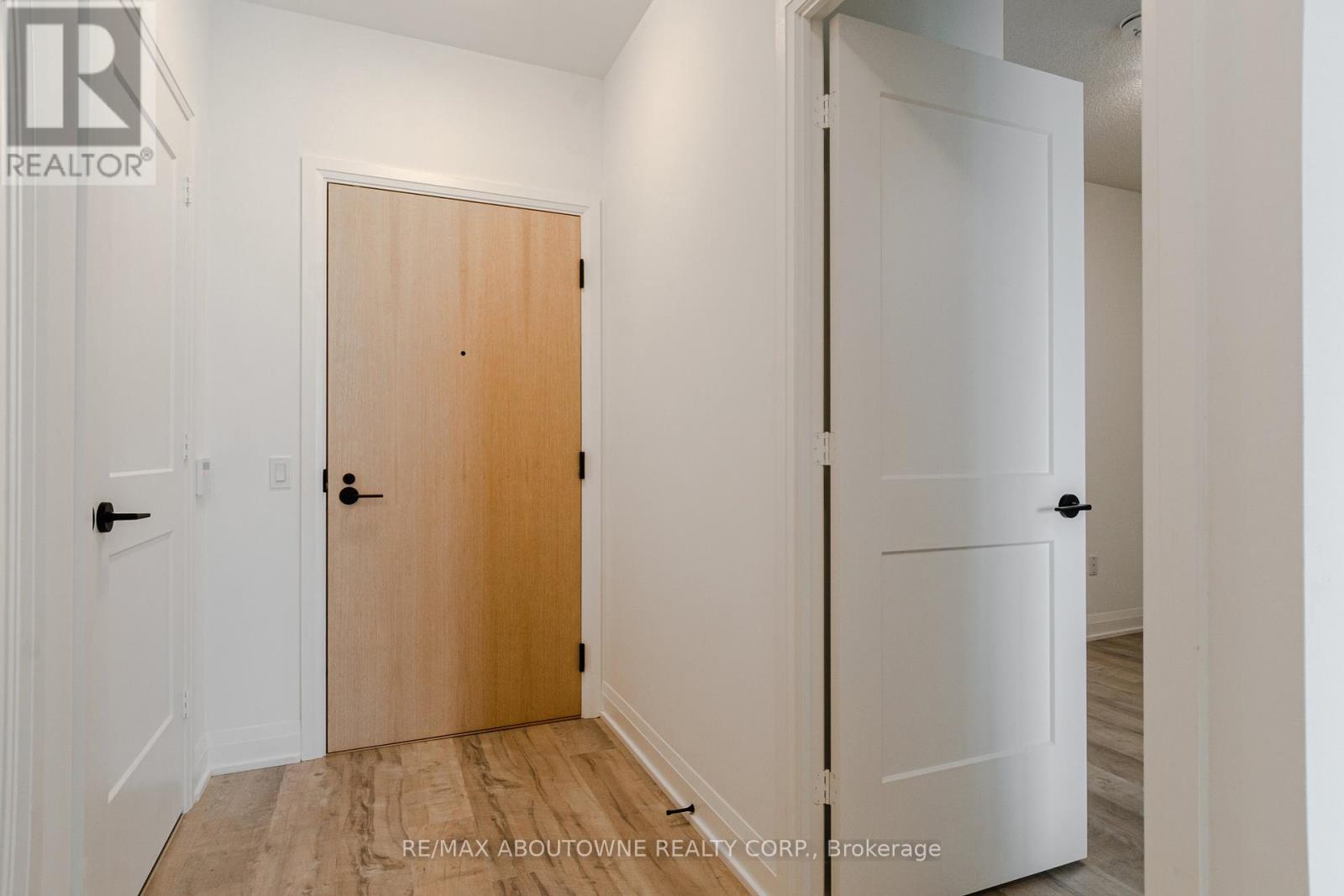 814 - 50 George Butchart Drive, Toronto (Downsview-Roding-Cfb), Ontario  M3K 0C9 - Photo 4 - W12879518