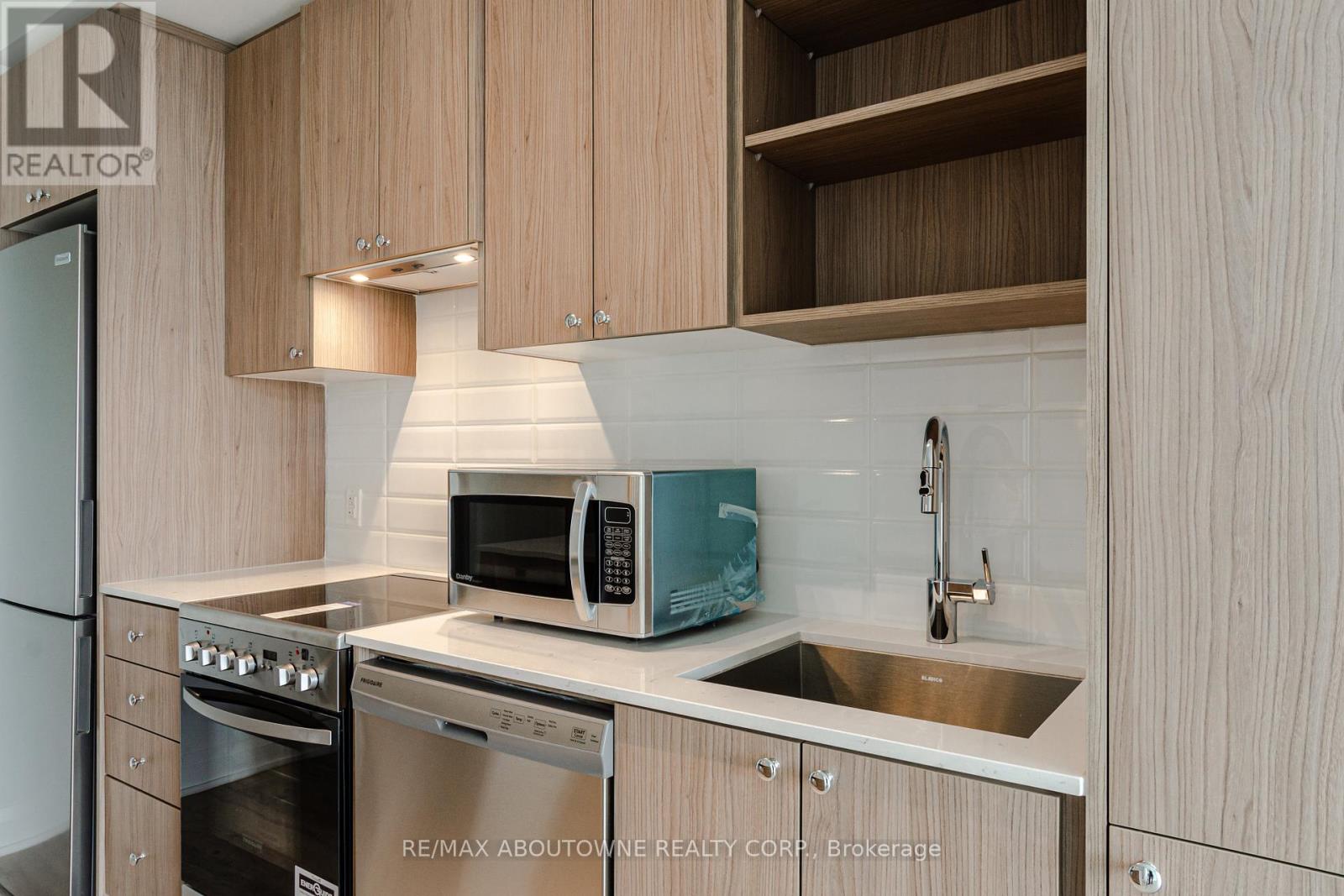 814 - 50 George Butchart Drive, Toronto (Downsview-Roding-Cfb), Ontario  M3K 0C9 - Photo 8 - W12879518