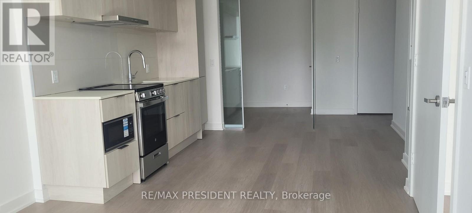 2512 - 448 Burnhamthorpe Road, Mississauga (City Centre), Ontario  L5B 0R4 - Photo 3 - W12879536