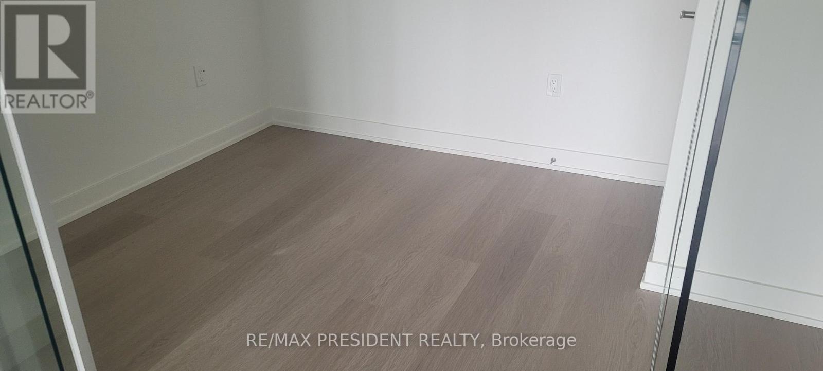 2512 - 448 Burnhamthorpe Road, Mississauga (City Centre), Ontario  L5B 0R4 - Photo 4 - W12879536