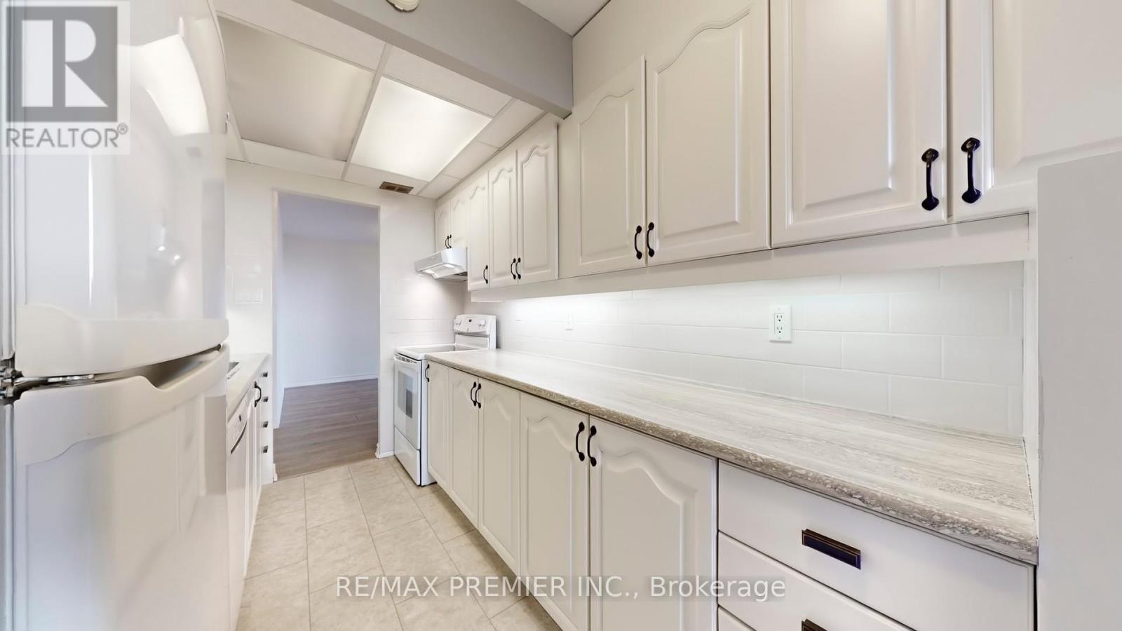 1207 - 812 Burnhamthorpe Road, Toronto, Ontario  M9C 4W1 - Photo 11 - W12879572