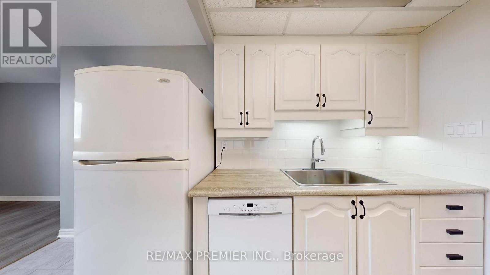 1207 - 812 Burnhamthorpe Road, Toronto, Ontario  M9C 4W1 - Photo 12 - W12879572