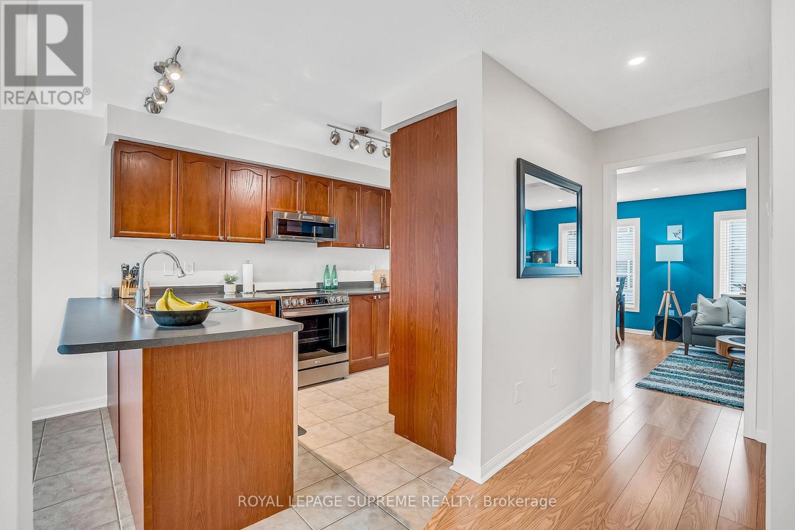 19 Seed House Lane, Halton Hills, Ontario  L7G 6K2 - Photo 4 - W12879592