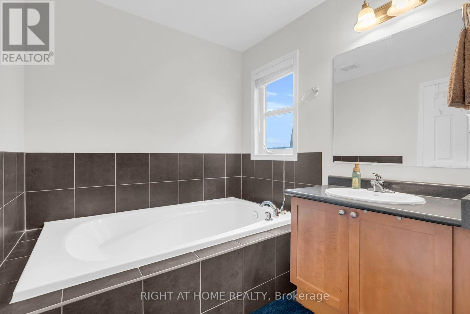 656 Scott Boulevard, Milton, Ontario  L9T 0P3 - Photo 33 - W12879630