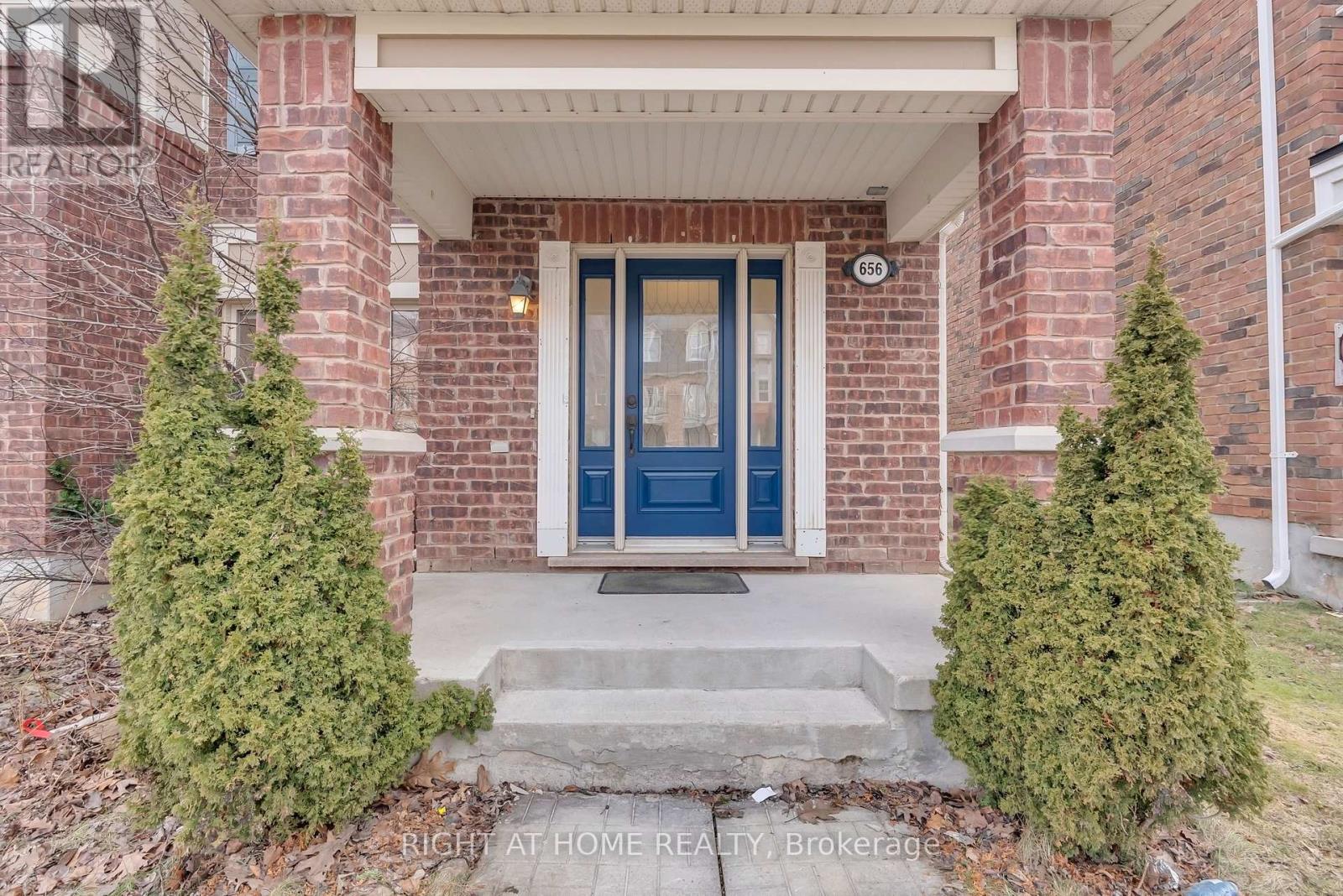 656 Scott Boulevard, Milton, Ontario  L9T 0P3 - Photo 4 - W12879630