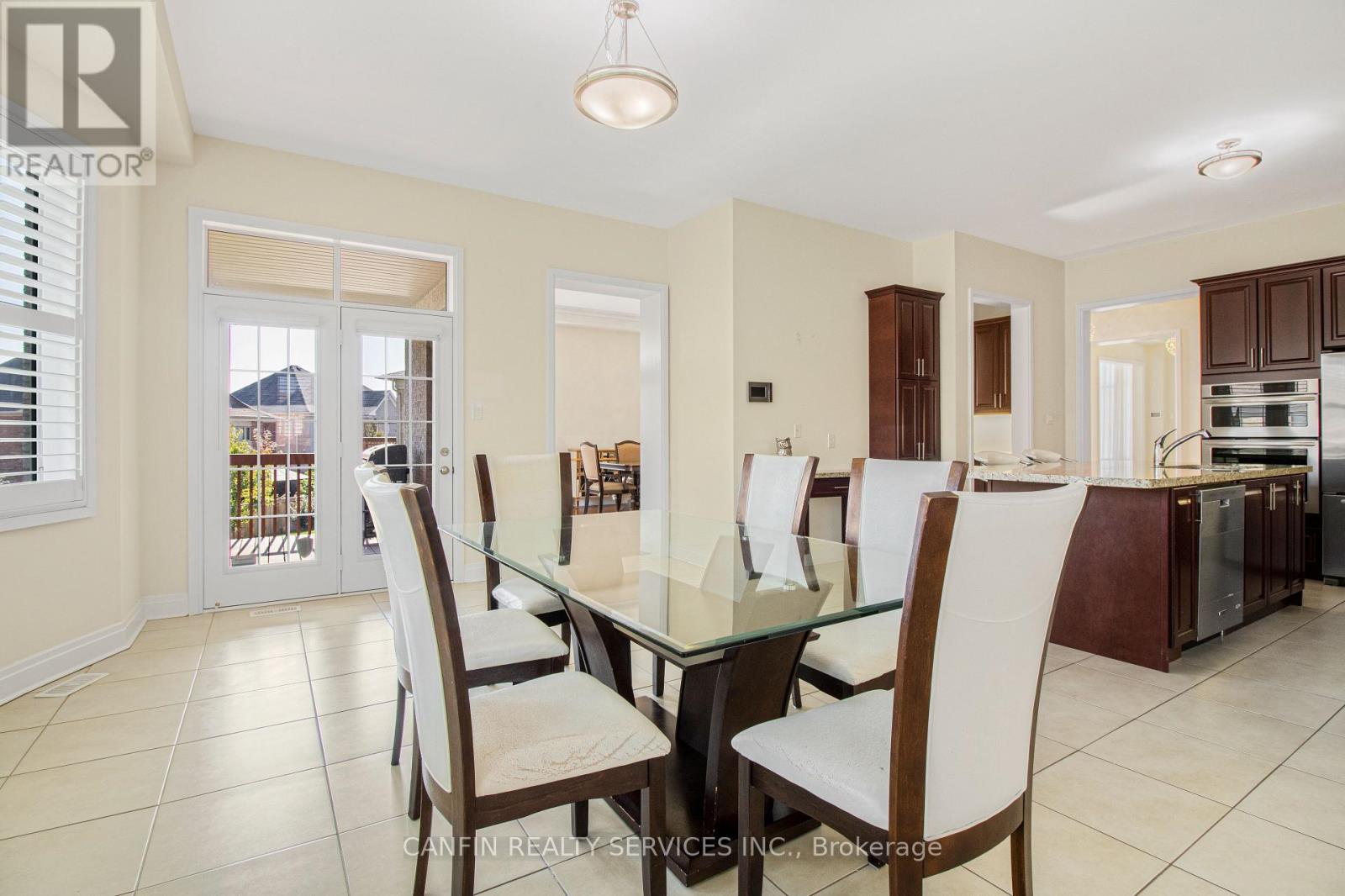 10 Calstock Place, Brampton, Ontario  L6X 0X3 - Photo 7 - W12879646