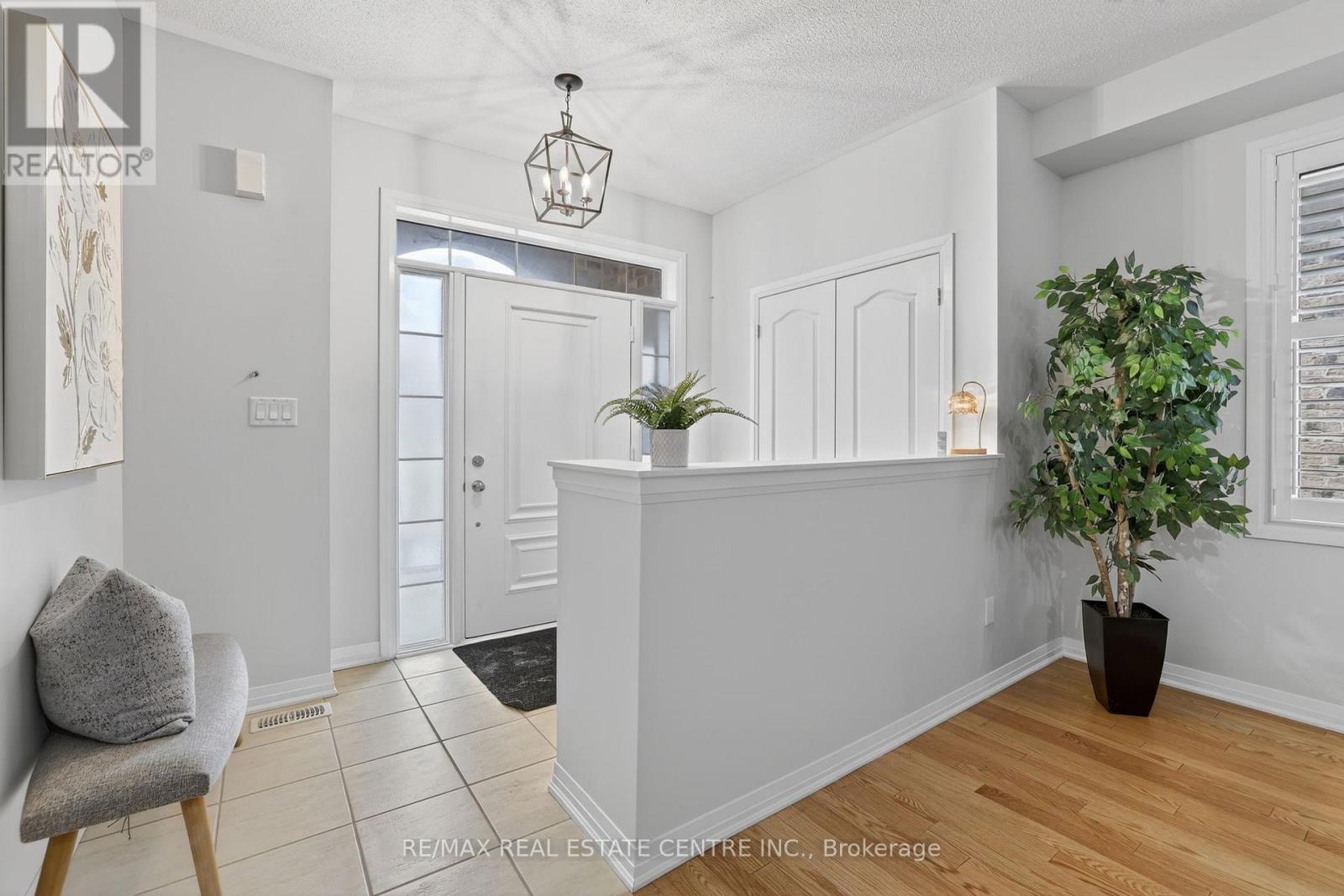 10 Porter Drive, Orangeville, Ontario  L9W 6Z4 - Photo 5 - W12879654