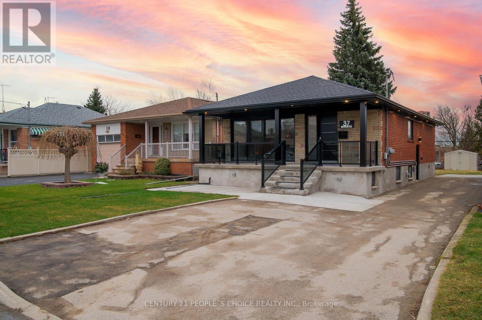 Lower - 37 Bentworth Avenue, Toronto (Yorkdale-Glen Park), Ontario  M6A 1P1 - Photo 1 - W12879724