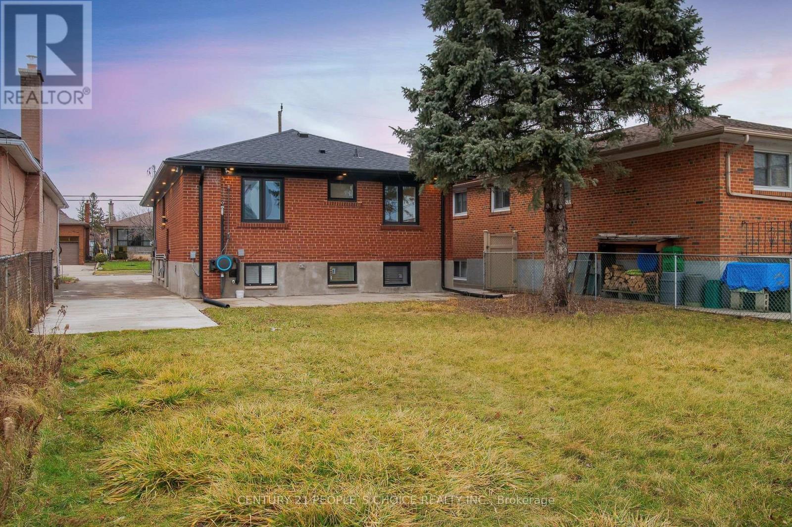 Lower - 37 Bentworth Avenue, Toronto (Yorkdale-Glen Park), Ontario  M6A 1P1 - Photo 13 - W12879724