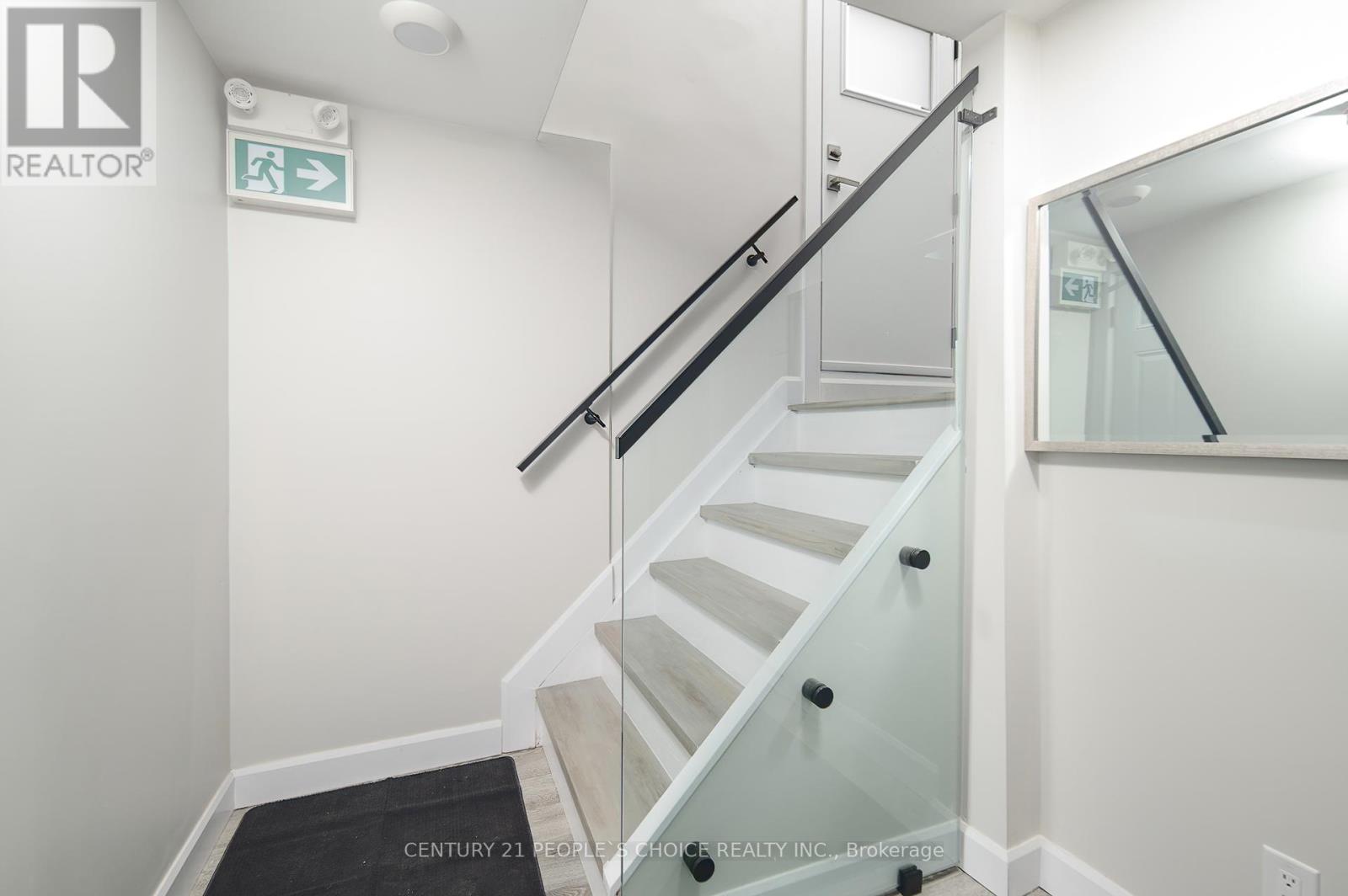 Lower - 37 Bentworth Avenue, Toronto (Yorkdale-Glen Park), Ontario  M6A 1P1 - Photo 2 - W12879724