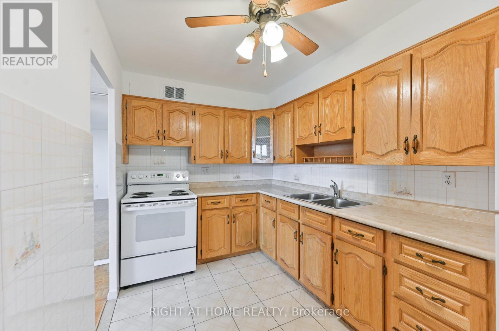 1212 - 15 La Rose Avenue, Toronto, Ontario  M9P 1A7 - Photo 12 - W12879802