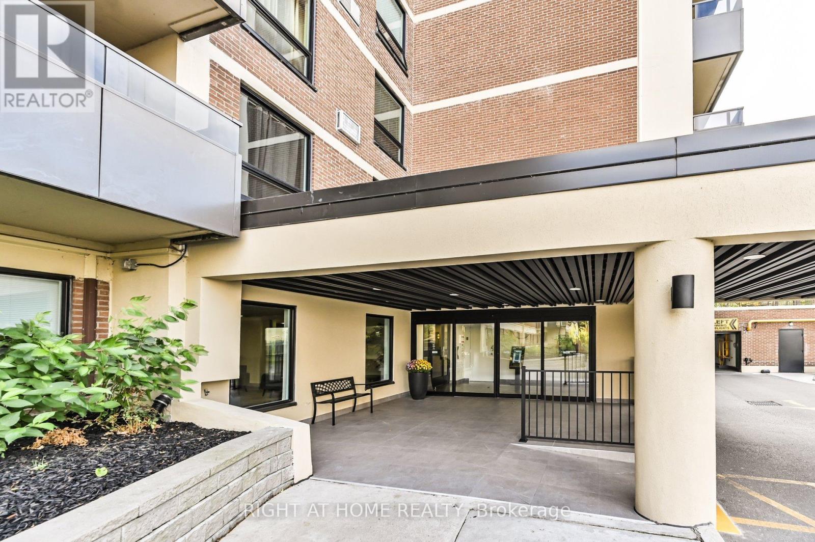 1212 - 15 La Rose Avenue, Toronto, Ontario  M9P 1A7 - Photo 5 - W12879802