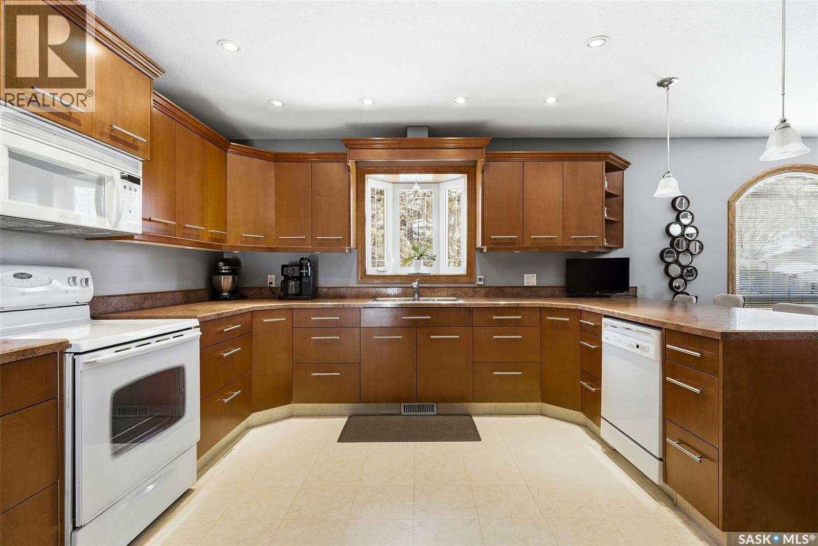 78 Edenwold Crescent, Regina, Saskatchewan  S4R 8A3 - Photo 3 - SK030358