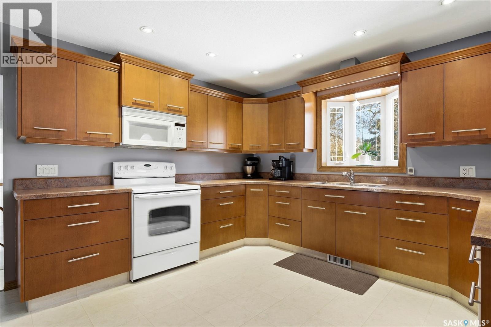 78 Edenwold Crescent, Regina, Saskatchewan  S4R 8A3 - Photo 5 - SK030358