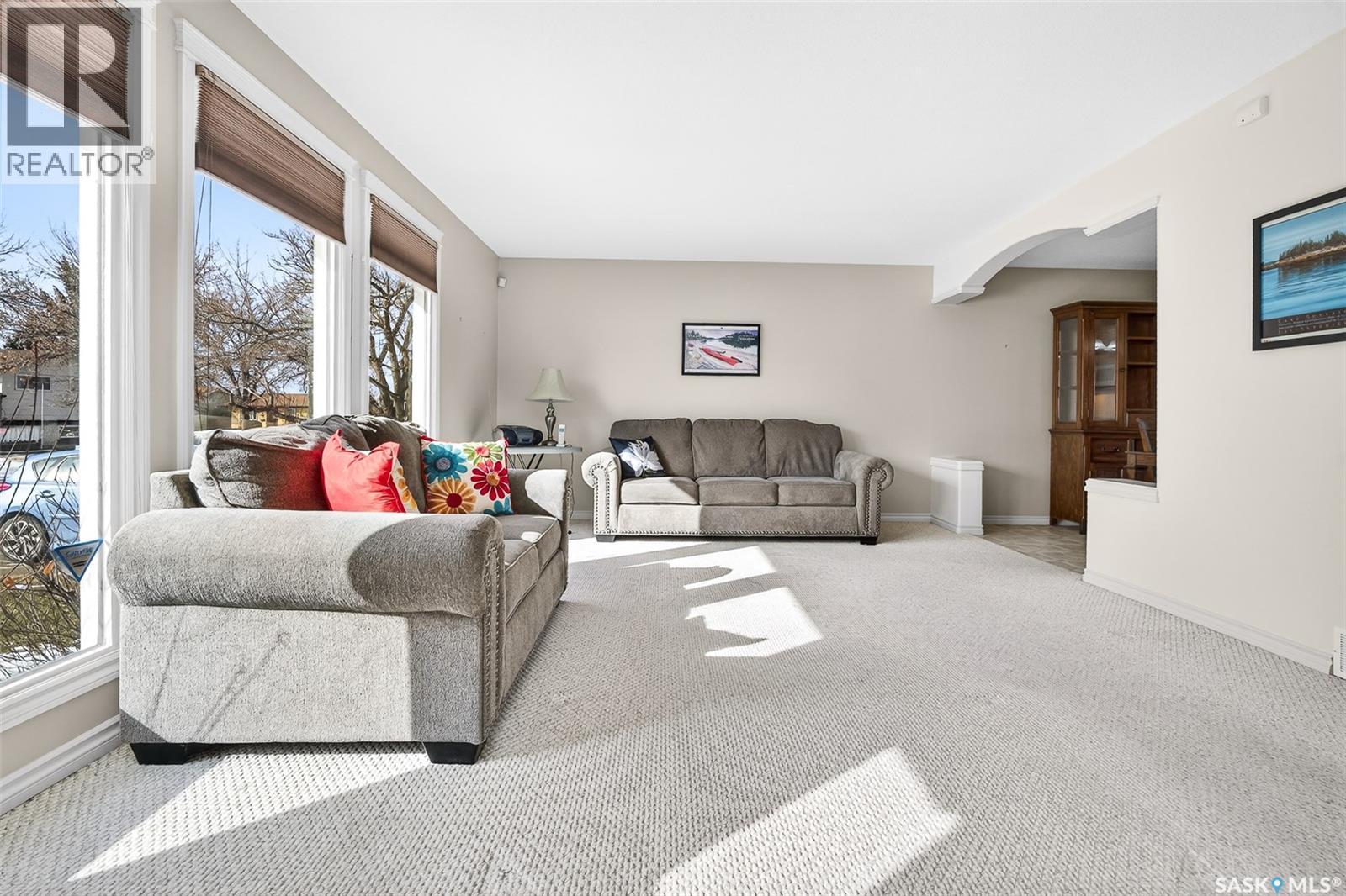 1043 Corman Crescent, Moose Jaw, Saskatchewan  S6H 6V5 - Photo 5 - SK030312