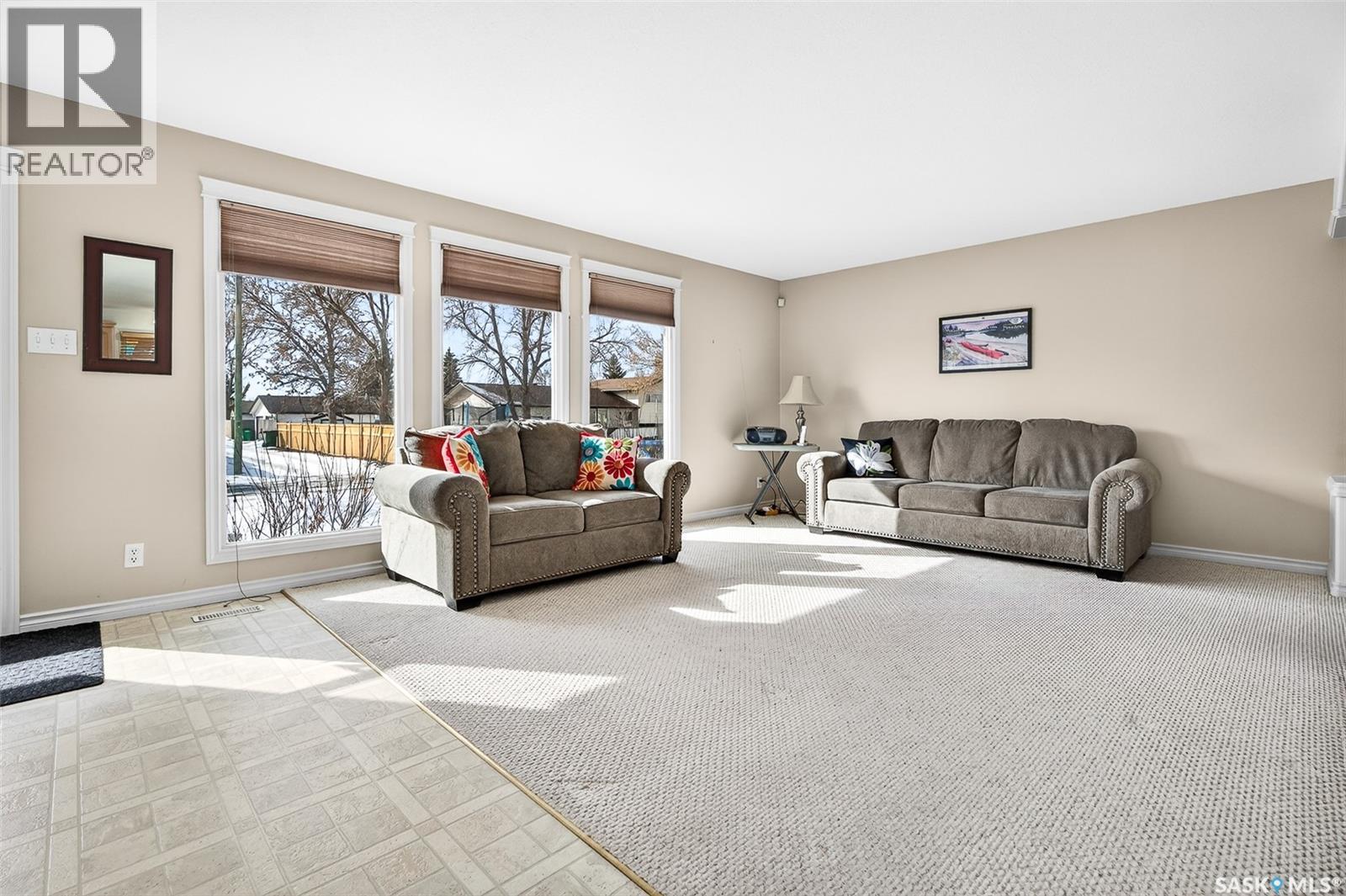 1043 Corman Crescent, Moose Jaw, Saskatchewan  S6H 6V5 - Photo 6 - SK030312