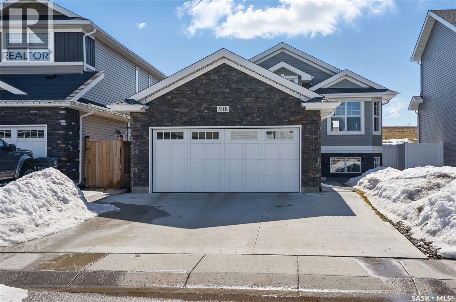 918 Pringle Cove, Saskatoon, Saskatchewan  S7T 0V6 - Photo 2 - SK030282