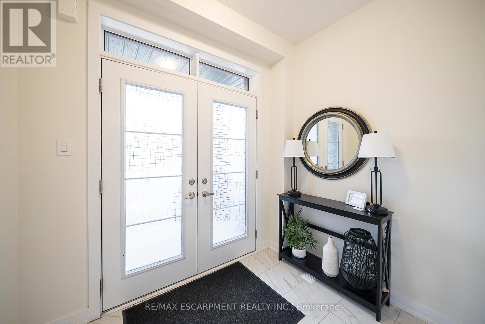 196 Wilmot Road, Brantford, Ontario  N3T 0W7 - Photo 4 - X12879598