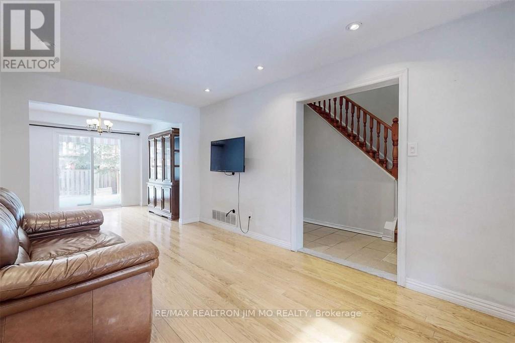 34 Ponymill Drive, Toronto, Ontario  M1V 2Y1 - Photo 5 - E12717262